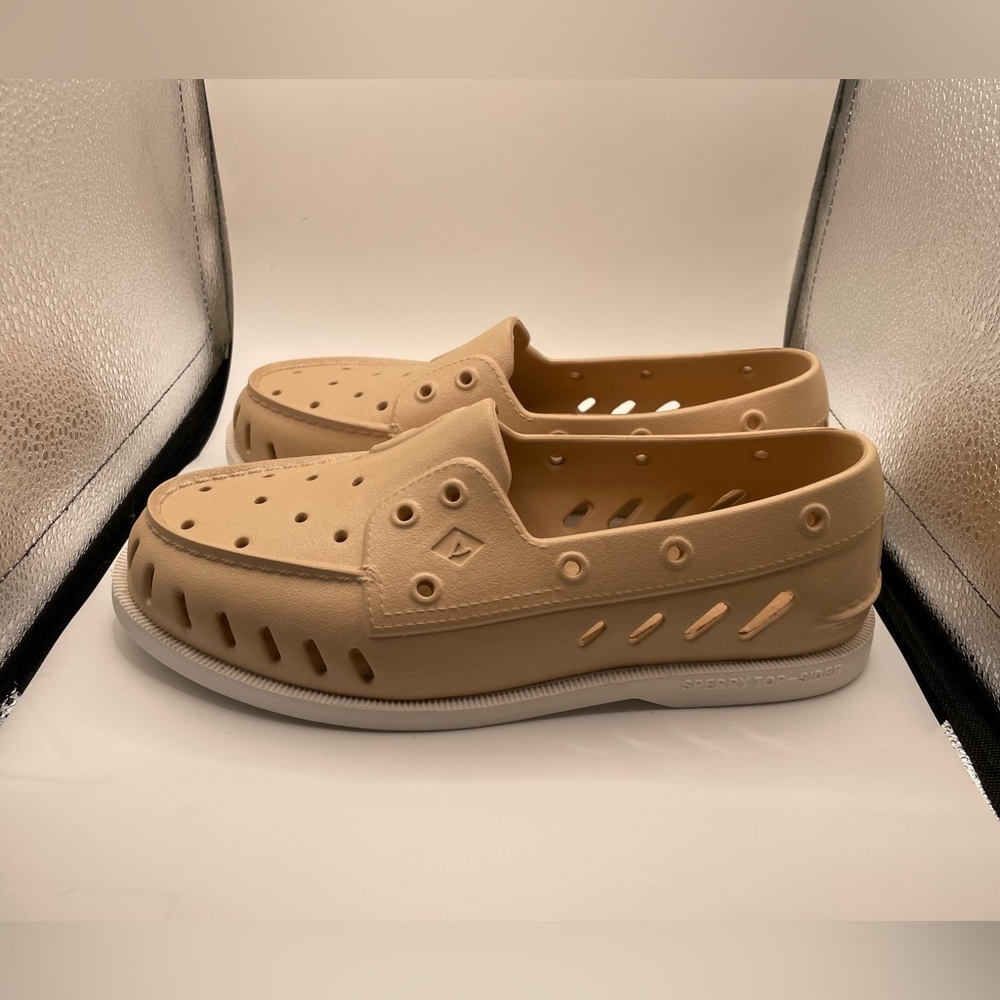 Sperry Top Sider women’s Tan water shoes size 9
